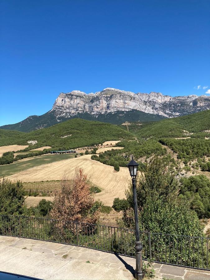 Vistas A La Montana En Un Pueblo Con Encanto. El Pueyo de Araguás Exterior foto